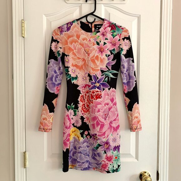 Ultra-Flattering Floral Pattern Mini Dress - Picture 1 of 2